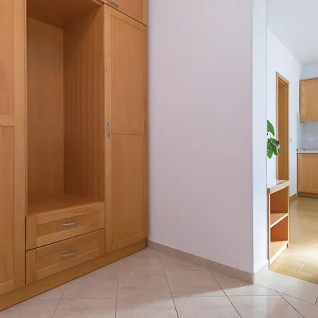 In With Wifi Apartment Makarska